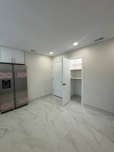 Foto del edificio - 5814 N Elston Ave