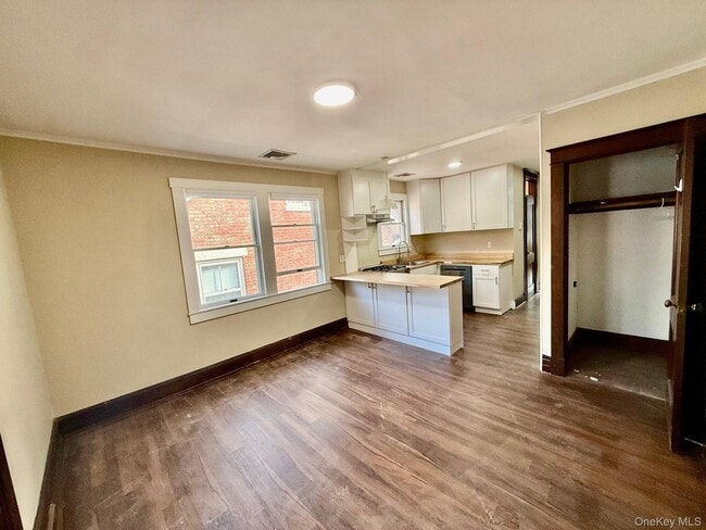 Building Photo - 26 N Eckar St