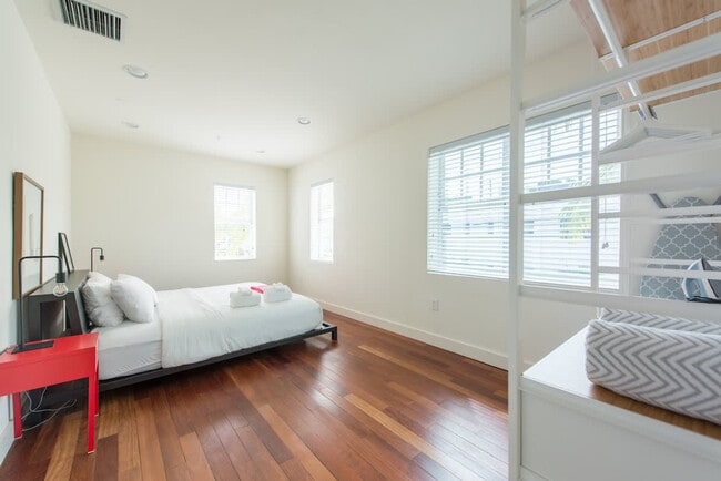 Building Photo - 747 4th St