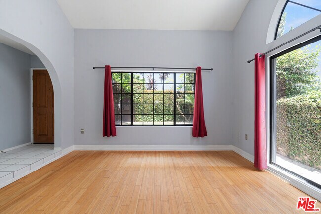 Foto del edificio - 3113 Thatcher Ave