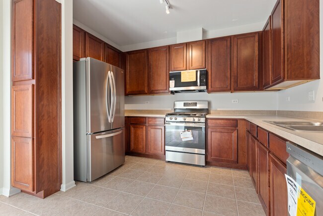Building Photo - 507 Cary Woods Cir