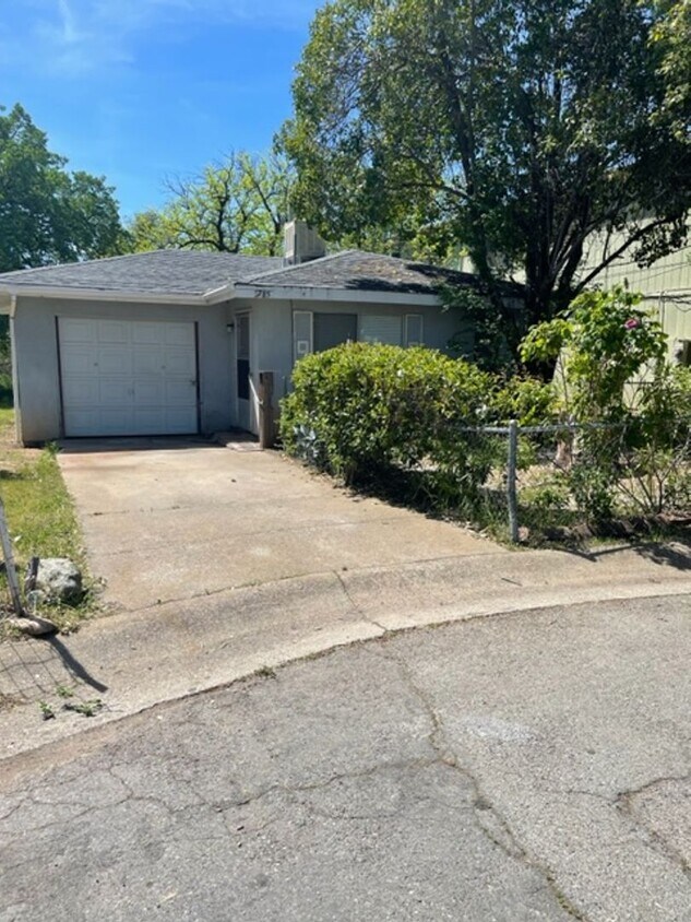 Cute Downtown 1 Bedroom Home House Rental in Redding, CA