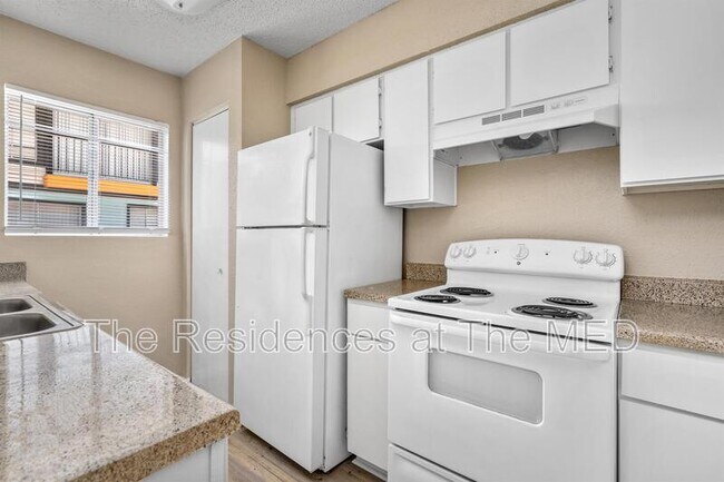 Foto del edificio - 2111 Holly Hall St