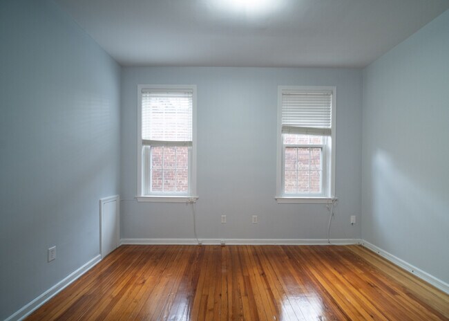 Bedroom - 719 E St SE