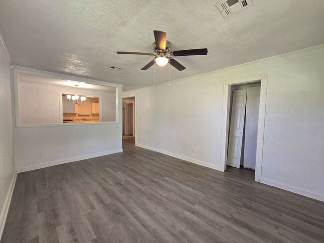 Building Photo - 3 bedroom 2 bath home in Tecumseh!