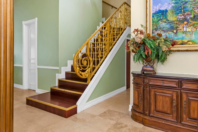 Building Photo - 12121 70th Pl N