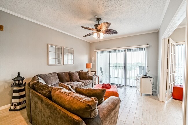 Foto del edificio - 351 Lakeside Ln