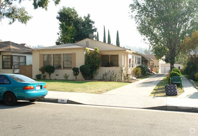 Building Photo - 908 E Acacia Ave
