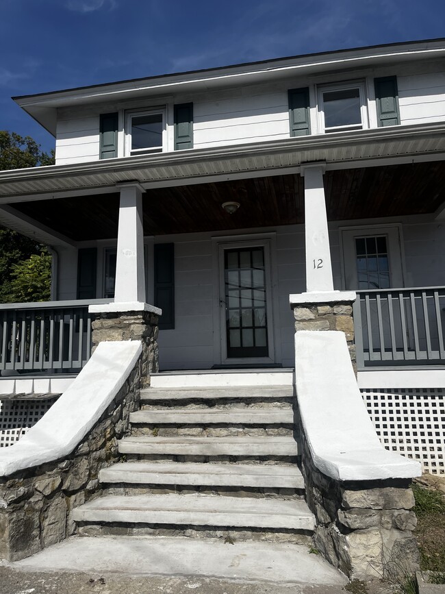 Foto del edificio - 12 S Plank Rd