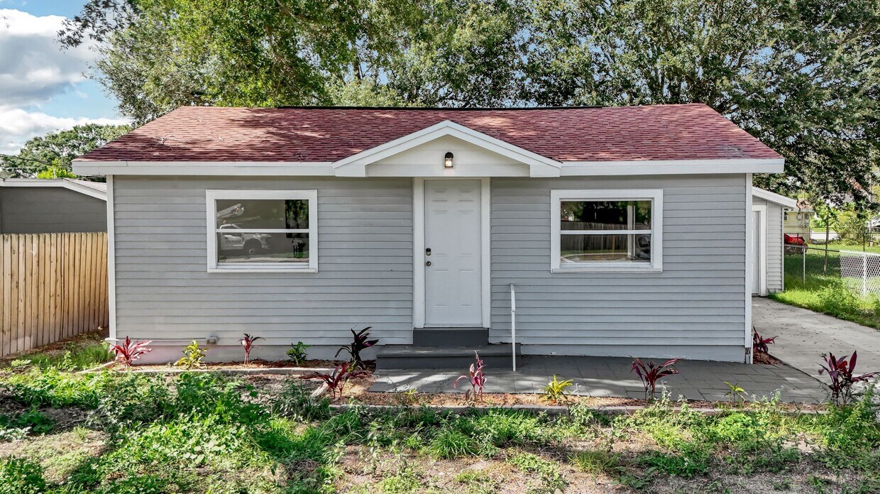 Primary Photo - Fully Updated 4-Bedroom Furnished Home in ...