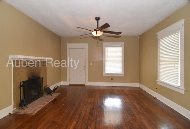 Foto del edificio - Cute 2 Bedroom Cottage For Lease