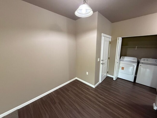 Building Photo - 4235 Hawthorne Ave NE