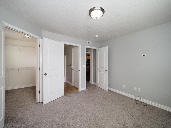 Building Photo - Beautiful Daybreak Condo
