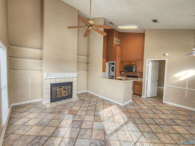 Foto del edificio - 165 Waters Edge Ln