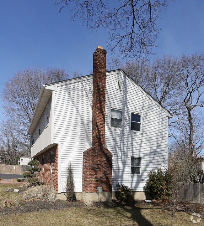 Building Photo - 970 Park Ave