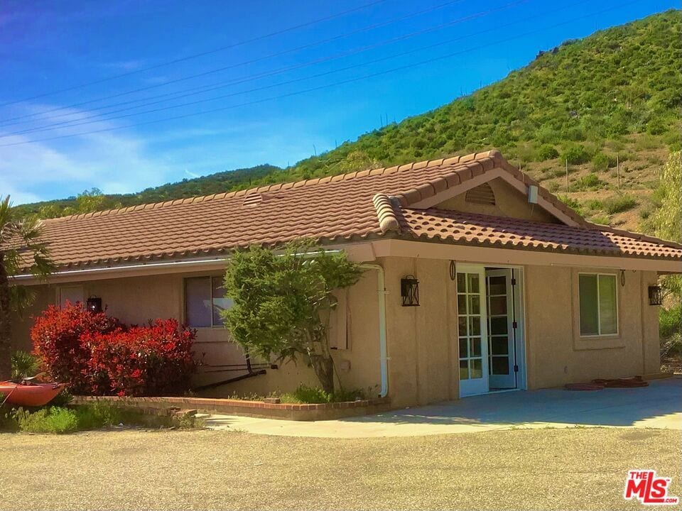 9557 1/2 Hierba Rd, Agua Dulce, CA 91390 House Rental in Agua Dulce