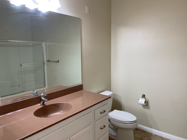 Main bath - 5761 Mountain Hawk Dr