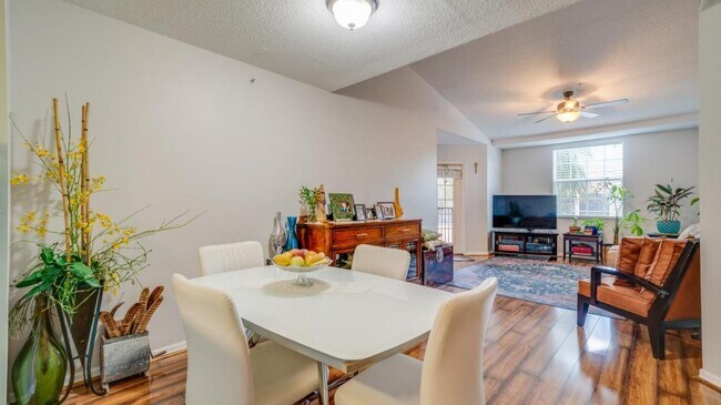 Foto del edificio - 8735 River Homes Lane
