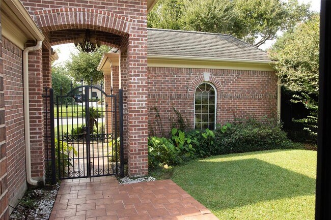 Building Photo - 3039 Bonnebridge Way Blvd