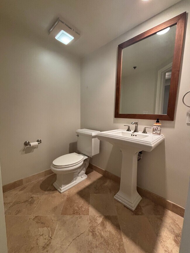 Photo - 122 N Clark Dr Apartment