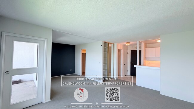 Foto del edificio - 1BD/1BA in Emeryville, Features stunning marina views! Amenities, water, garbage, and 1 parking s...