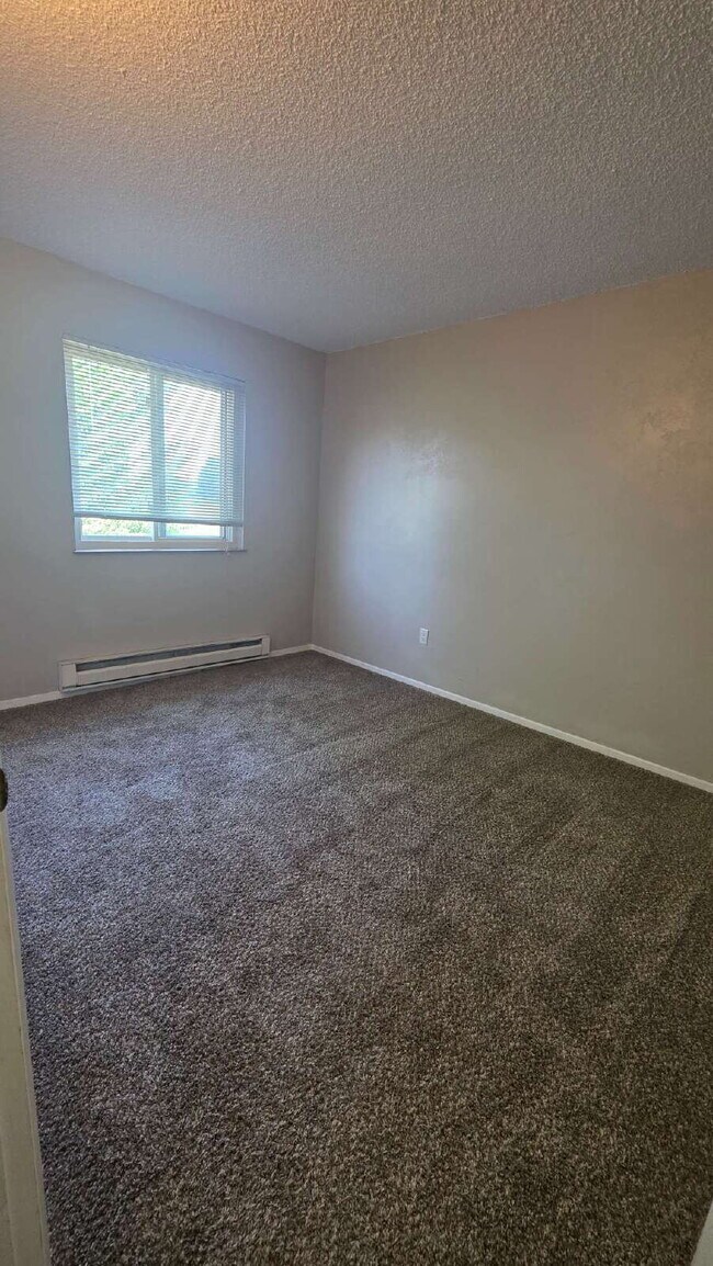 Building Photo - 2 Bed- 1 Bath on Darby West Side