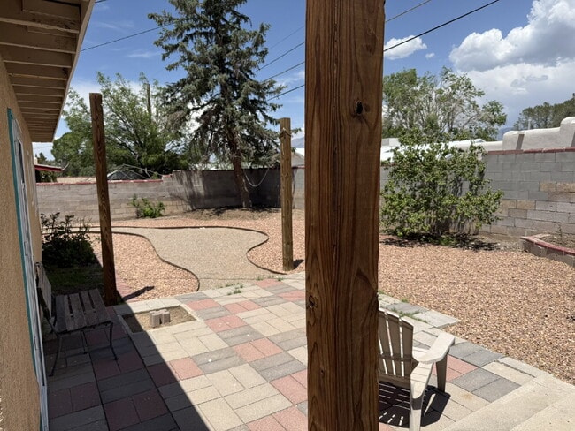 Building Photo - Charming NE Heights Cottage with Flexible Layout & Easy Access to UNM, Uptown, and KAFB