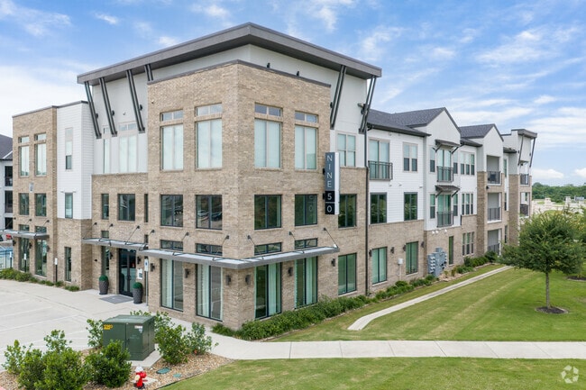 Building Photo - Nine50 Town Lake at Midtown