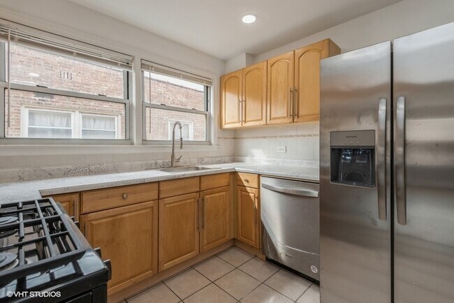 Foto del edificio - 8034 Kenton Ave