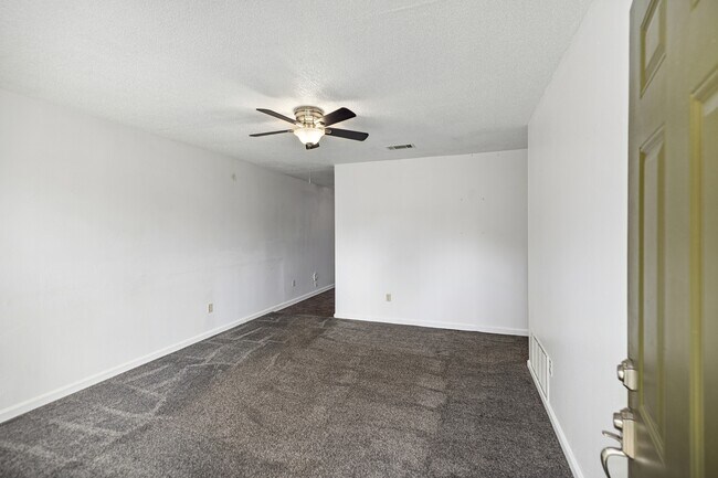 Building Photo - 210 Spencer Dr