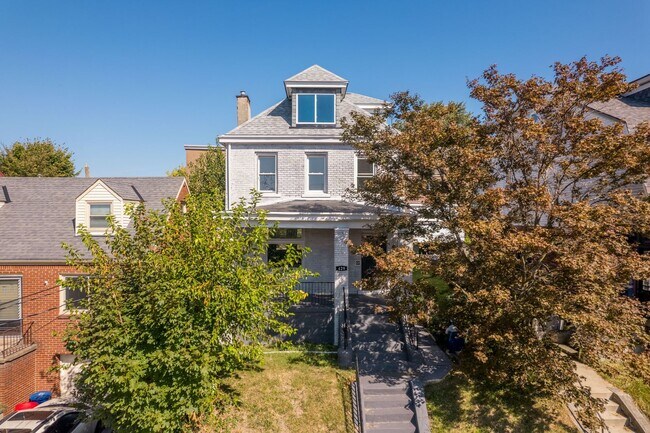 Building Photo - 4 BEDROOM BEAUTY IN PITTSBURGH AVAILABLE N...