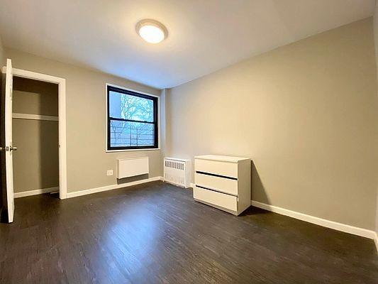 Foto del edificio - 2 bedroom in BRONX NY 10467