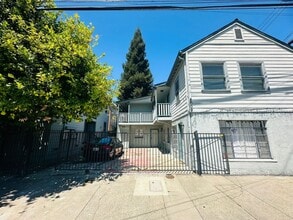 Building Photo - 1009 Solons Alley