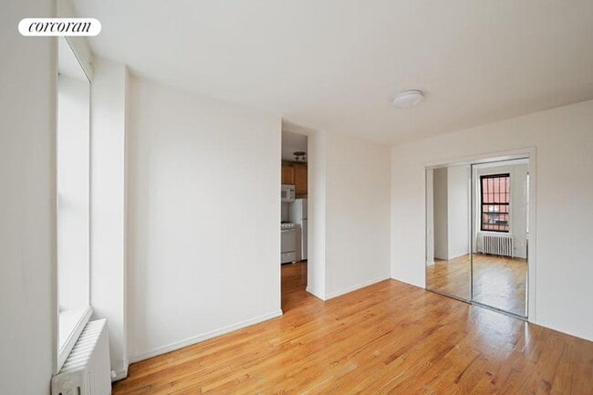 Foto del edificio - 242 E 10th St
