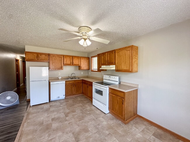 Building Photo - 1317 La Crescent St