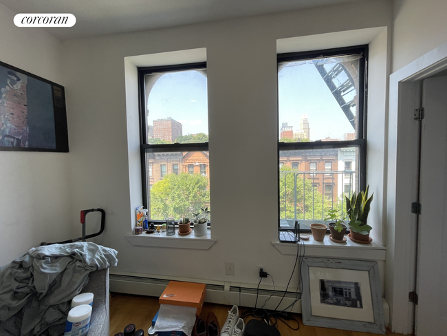 Foto del edificio - 496 Manhattan Ave