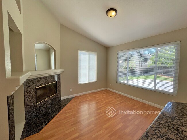 Building Photo - 10070 Hampton Oak Dr