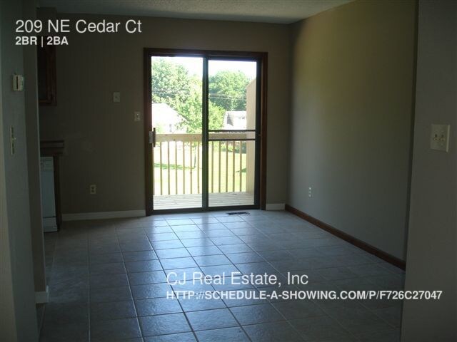 Building Photo - 209 NE Cedar Ct