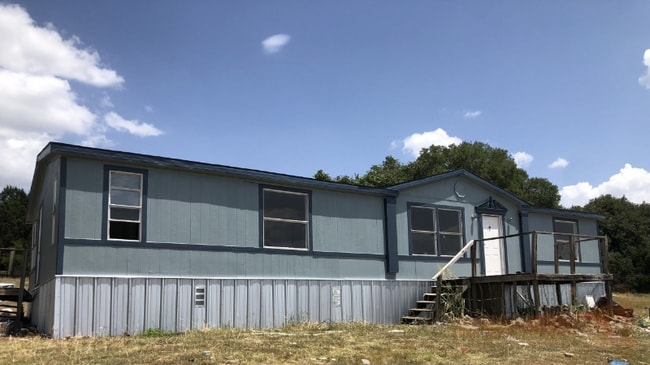 Foto del edificio - 230 Linda's Ln