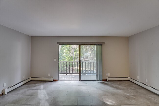 Building Photo - Locust312 (CW-KS)