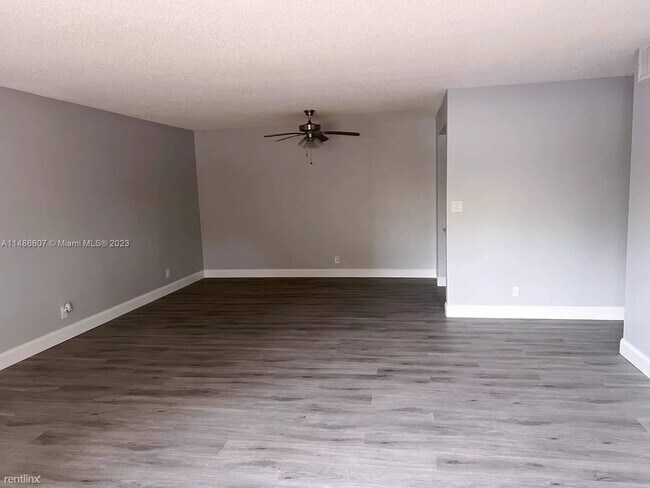 Foto del edificio - 2 br, 1.5 bath Condo - 11604 NW 29th Ct Ap...