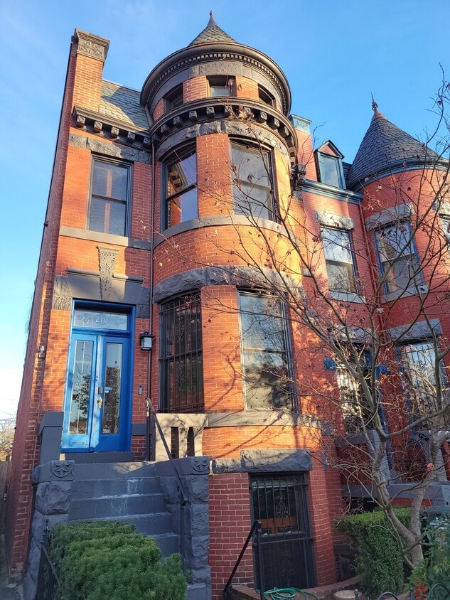 Photo - 210 8th St SE (Washington, DC)