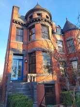 Building Photo - 210 8th St SE