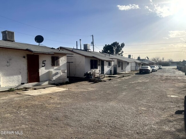 Building Photo - 7167 N Loop Dr