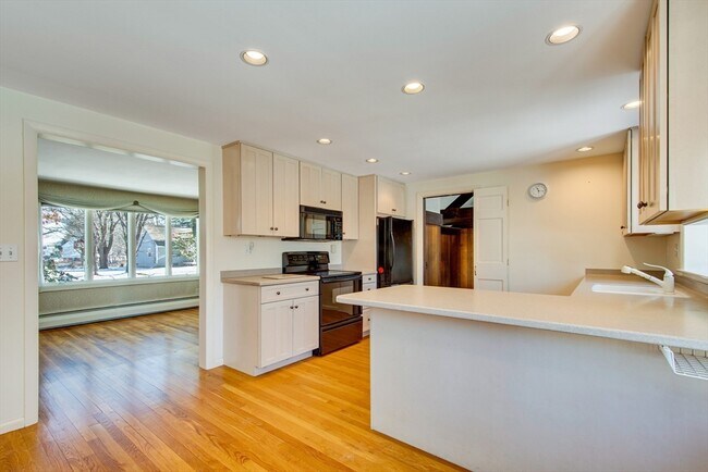 Building Photo - 33 Monsen Rd