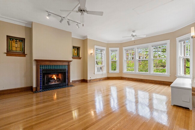Foto del edificio - 6645 N Greenview Ave