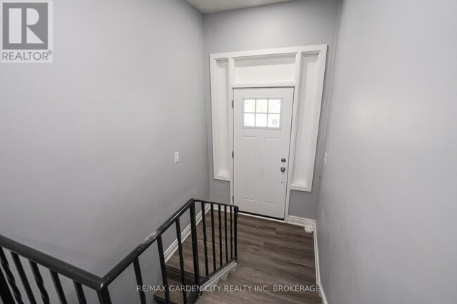 Building Photo - 104 Haig St