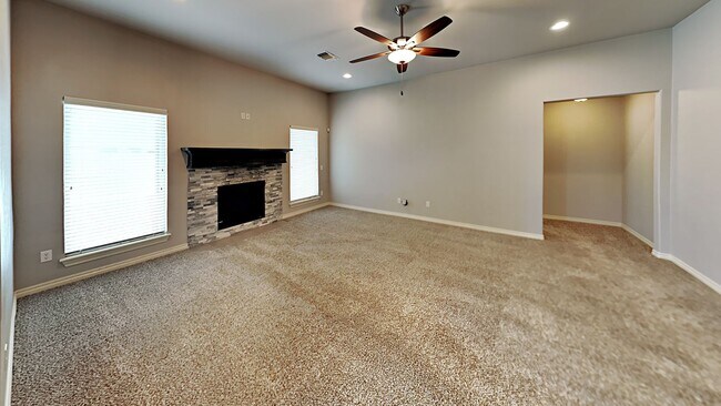 Foto del edificio - Beautiful 4 Bed 2 Bath Home in Mustang Sch...