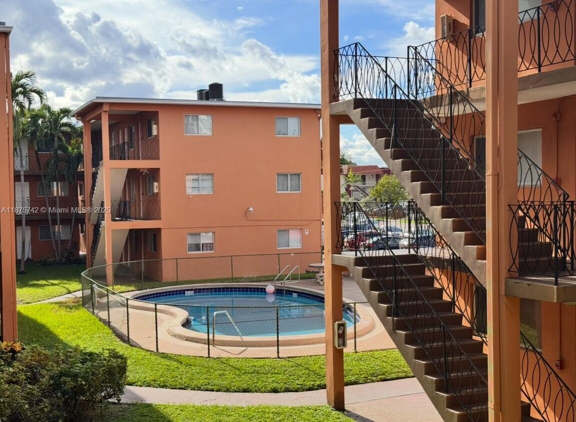 Foto principal - 2330 NW 11th St
