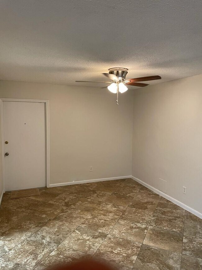 Building Photo - 2481 SW 82nd Ave